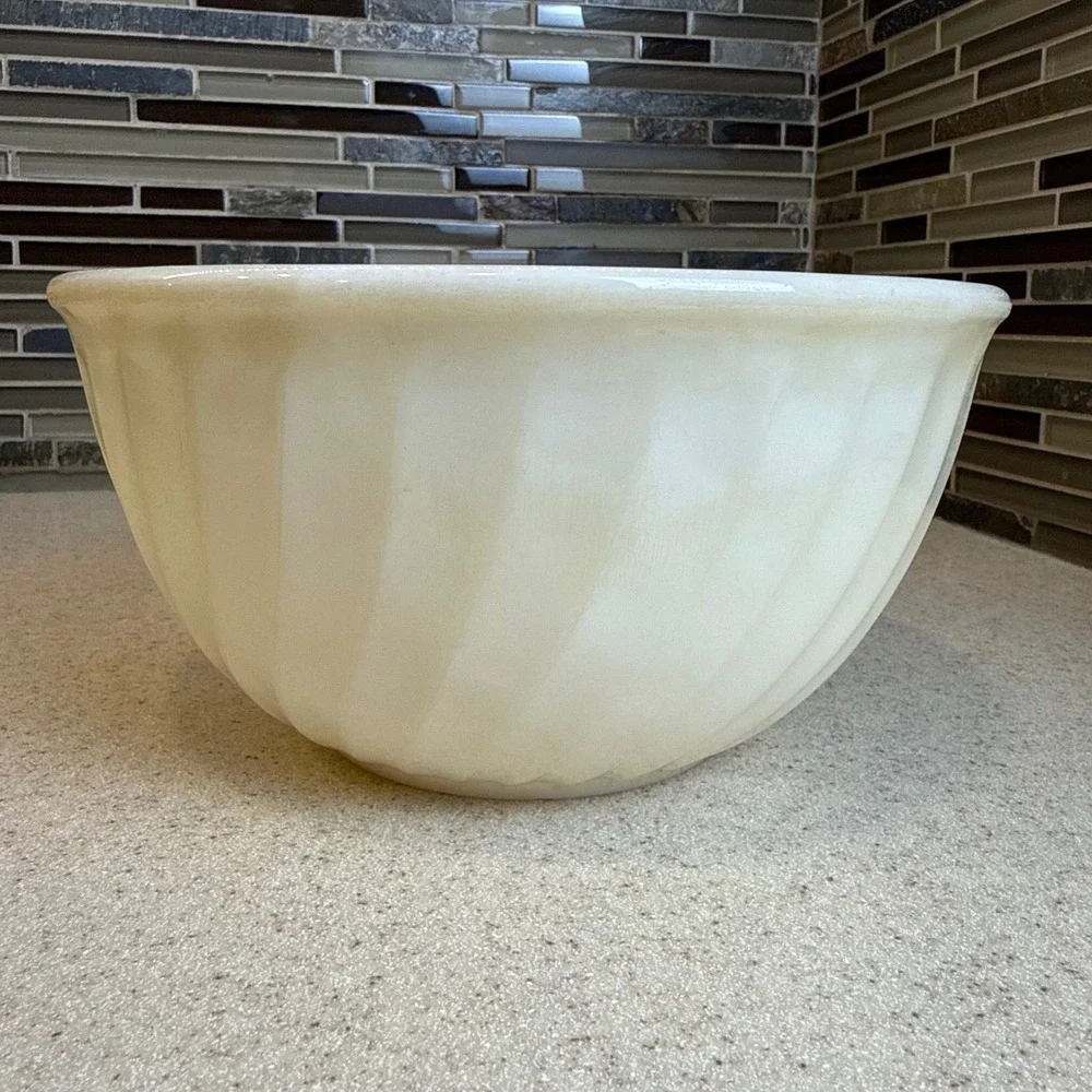 Vintage 1950s Fire-King Oven Ware Milk Glass Swirl Mixing Bowl Ivory 9